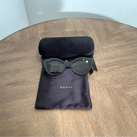 Gucci Eyewear
cat-eye tinted sunglasses - Picture 4 of 6